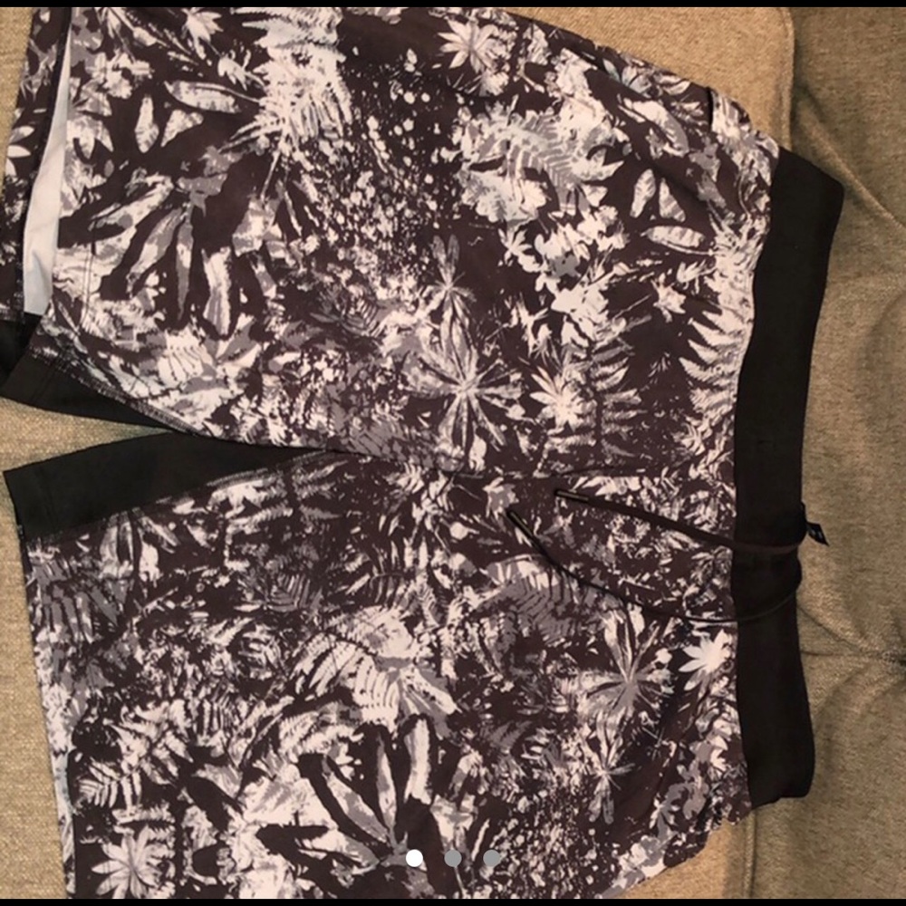 Men’s black and white floral print bathing suit